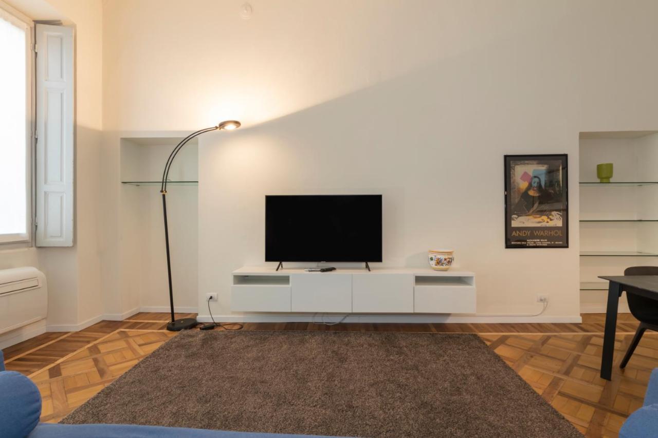 Luxury Apartment Near Duomo Italia 38 ミラノ エクステリア 写真