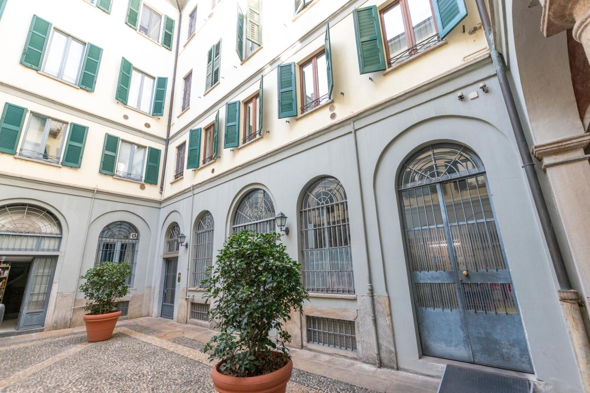 Luxury Apartment Near Duomo Italia 38 ミラノ エクステリア 写真