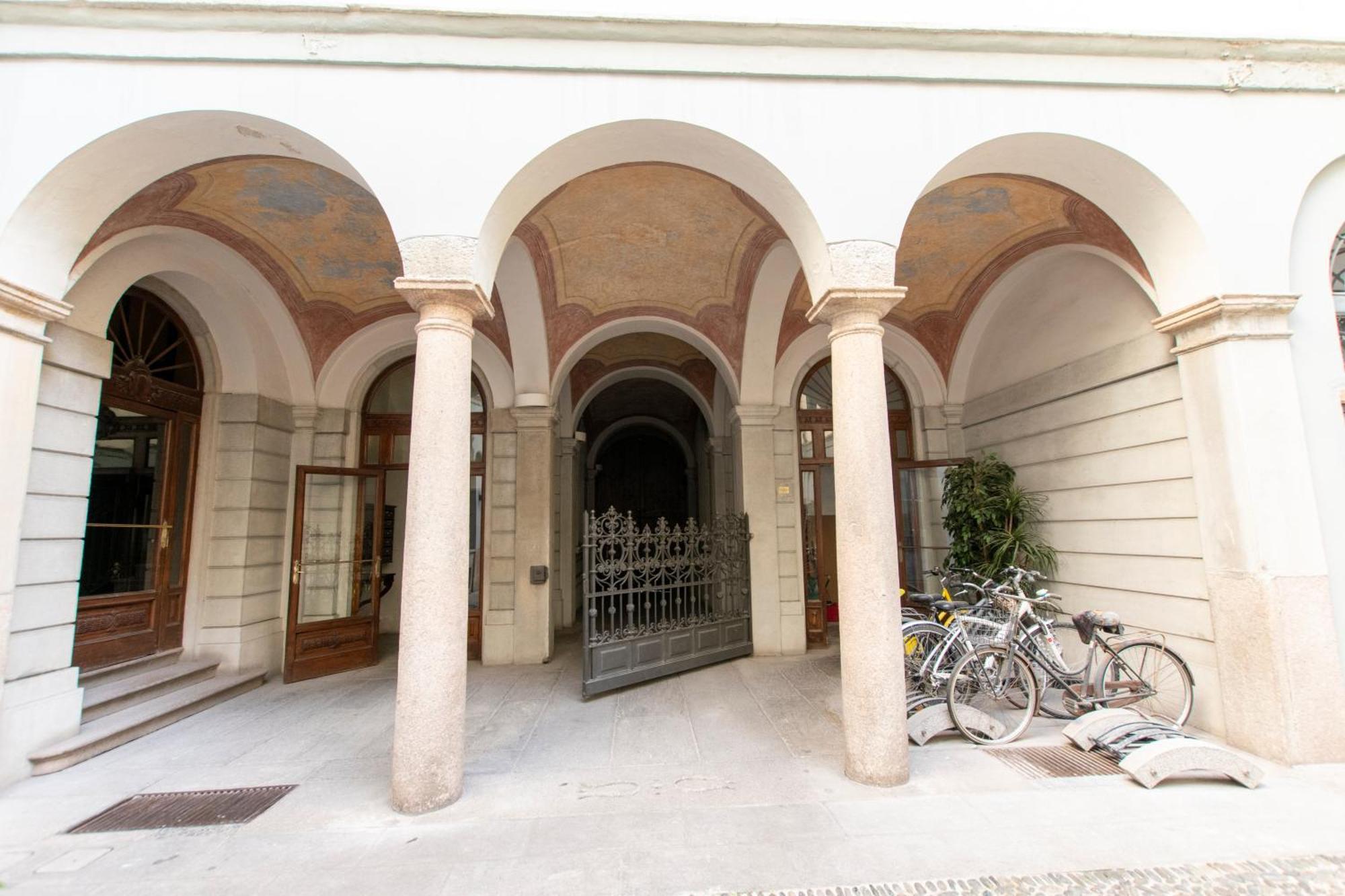 Luxury Apartment Near Duomo Italia 38 ミラノ エクステリア 写真